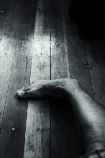 slyAPARTMENT #flat #white #foot #black #and