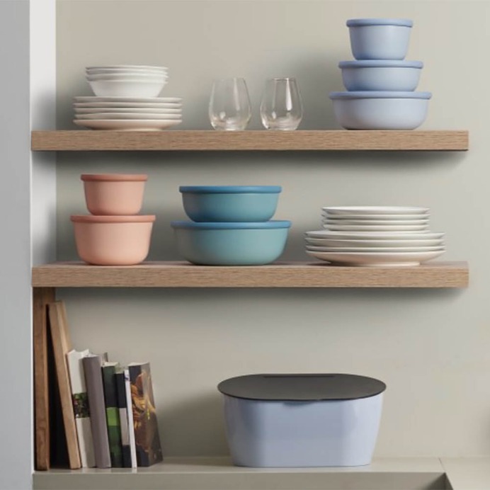 Dutch Kitchen Bowls - IPPINKA The Dutch Kitchen Bowls are large capacity container bowls perfect for serving or storing large portions of soups, stews, and salads. It comes with a transparent lid that allows you to see its contents.