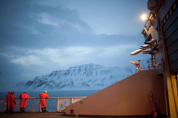 Photographer Nick Cobbing Captures Amazing Arctic Landscapes