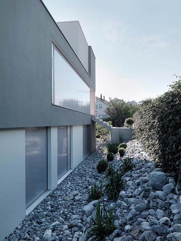 Feldbalz House: Contemporary Glass Home with Brilliant Views of Lake Zurich