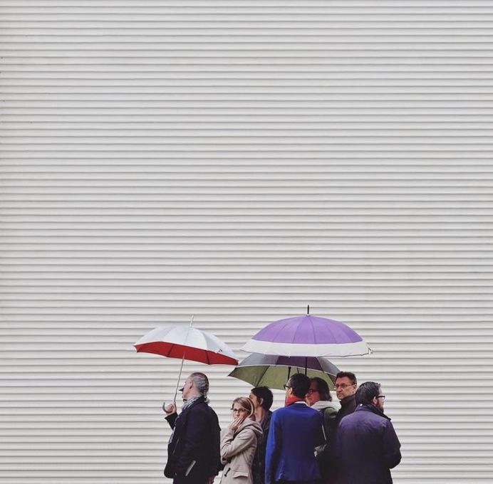 Playful and Minimalist Street Photography by Emilio Chulià