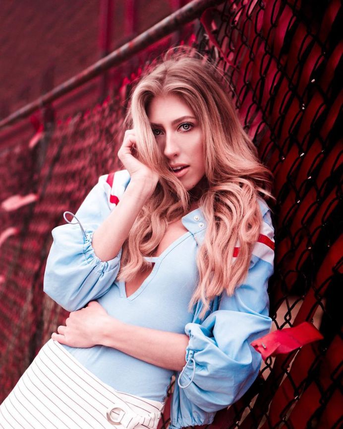 Gorgeous Lifestyle Portrait Photography by Lindsey Poyar