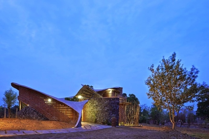 Brick House by iStudio Architecture #brick #design #architecture