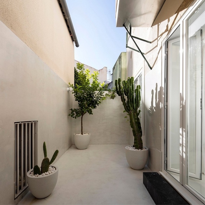 Graca Apartment in Lisbon / Fala Atelier