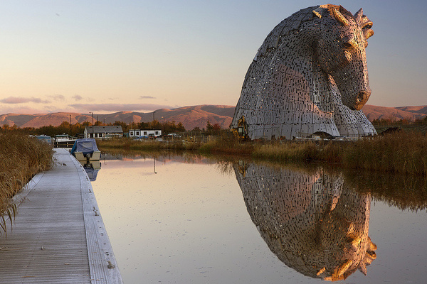 Giant Kelpies Horse Head Sculptures Tower Over the Forth & Clyde Canal in Scotland #sculpture #horse #monolith #nature #lake #metal
