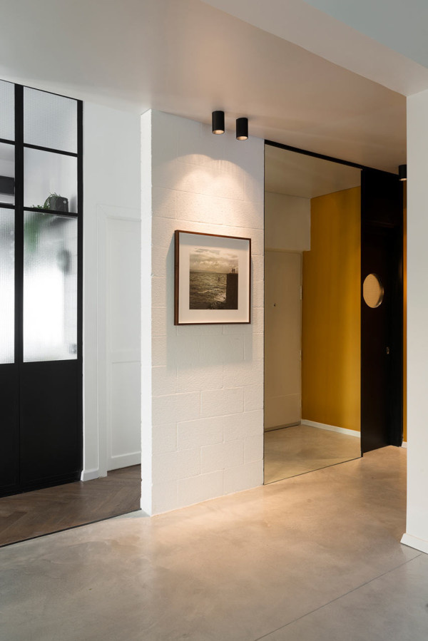 A BAUHAUS APARTMENT IN TEL AVIV GETS RENOVATED