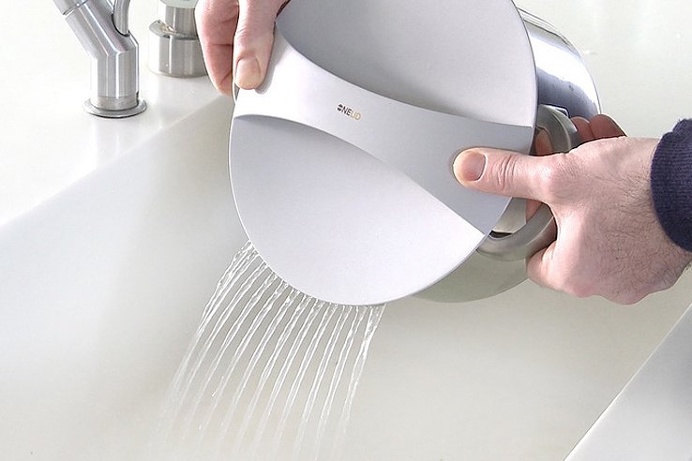 This silicone universal pot cover can fit most standard pot sizes, has a built-in strainer and it's unique underbelly has a set of grooves t #product #design #modern