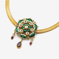 THE CHAIN AND THE SLIDER, DECORATED WITH RUBIES AND EMERALDS
