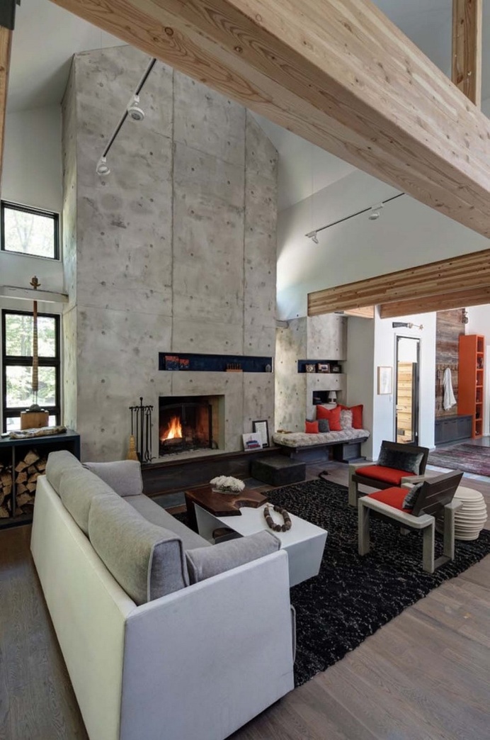 Modern Retreat Home Features Wood and Steel Facade
