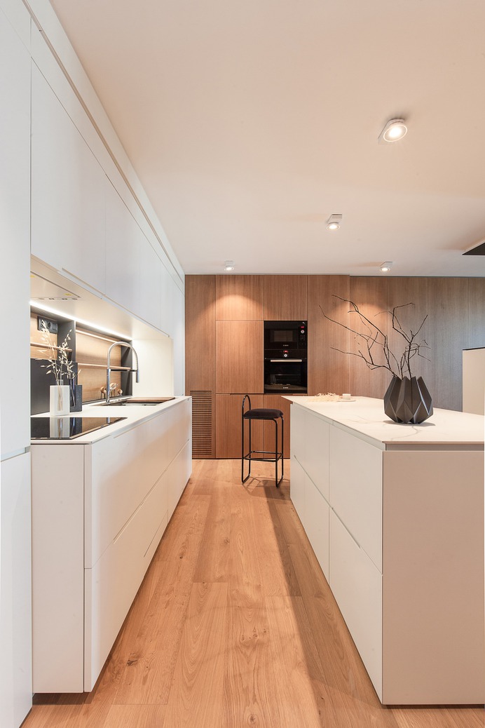 Llull Apartment by YLAB Arquitectos