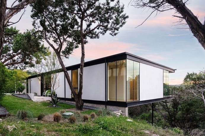 This Classic Single Story House Provides Some of the Most Stunning Views of Texas