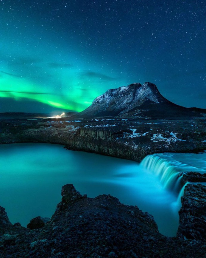 Mikkel Beiter Captures Majestic Northern Lights in Iceland