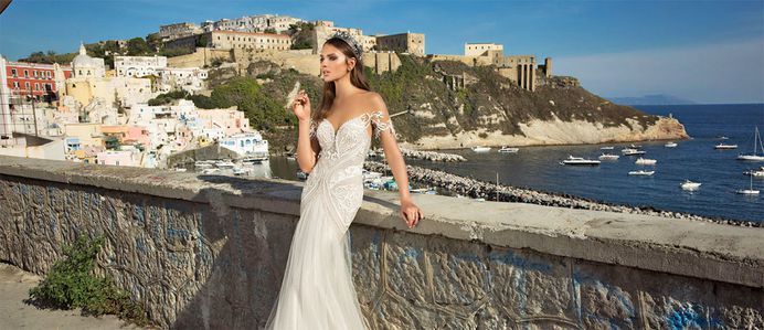 This post is especially for brides who prefer fashion forward wedding dresses. We have looks for every bridal theme, season, and figure type.