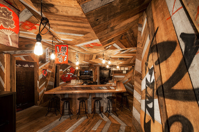 Japanese restaurant Izakaya Kinoya by Jean de Lessard - HomeWorldDesign (1) #interior #design #japan #restaurant