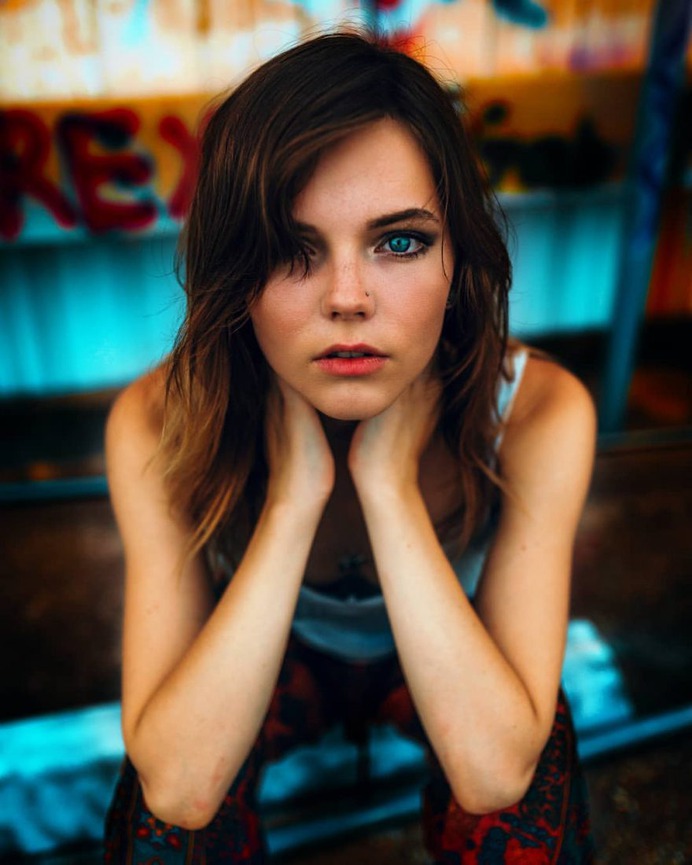 Gorgeous Moody Female Portrait Photography by Guillermo Briceno