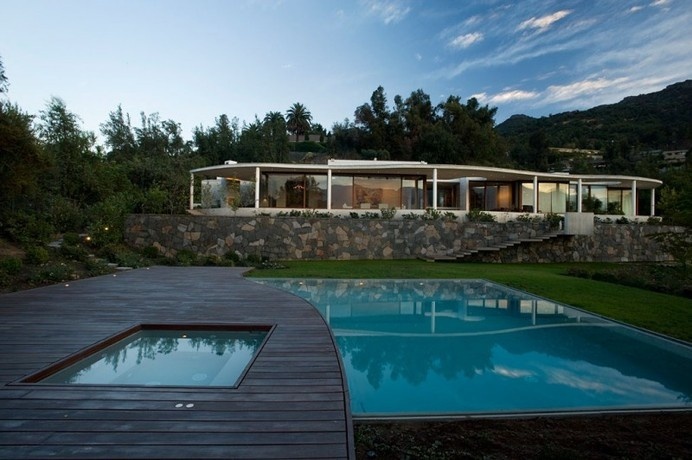 Following the Natural Curves of the Neighboring Landscape: Lo Curro House in Chile #architecture
