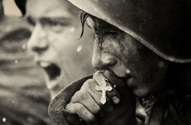 Soldados russos se preparam para a batalha de Kursk, julho 1943