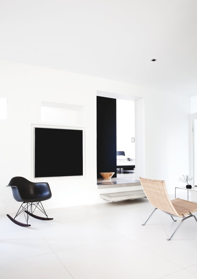 Living room. Hellerup Apartment by Norm.Architects. #livingroom #normarchitects #minimalism