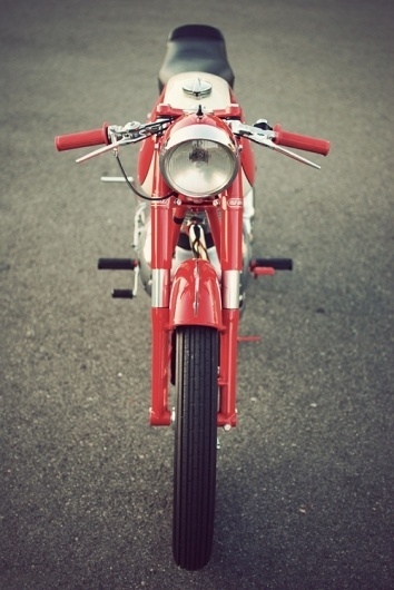 Convoy #headlight #red #straight #on #motorcycle
