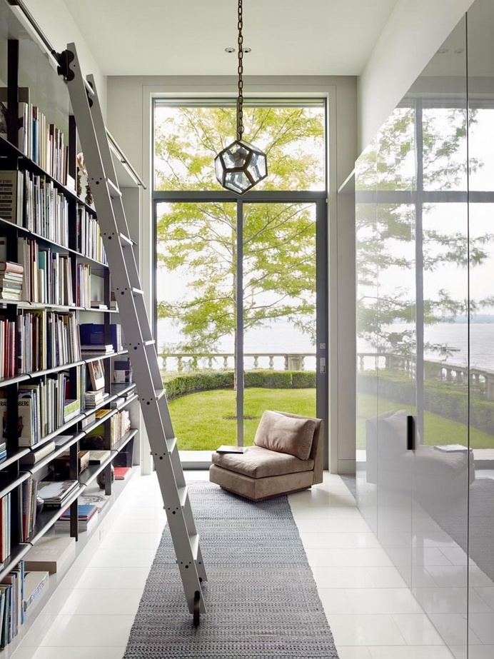 Modern Lakeside House Designed to Provide Unimpeded Views Out Across the Water 14