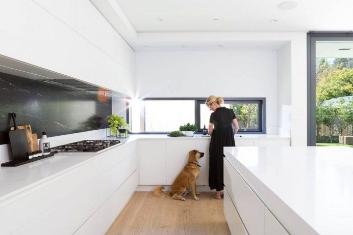 Vancouver House with Ample Garden and Courtyard Spaces 5