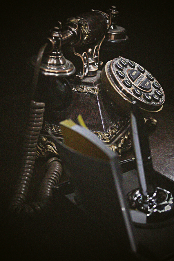 Tawagan mo lang ako on Behance #telephone #light #vintage #painting