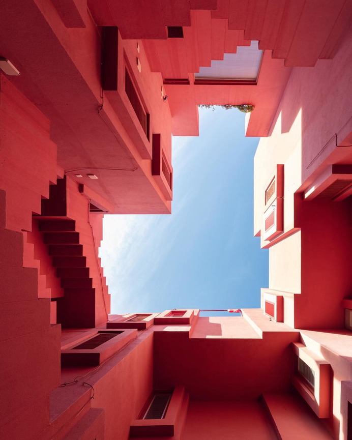 Upward view of Sebastian Weiss' photo series on Ricardo Bofill's 'La Muralla Roja' in Calp, Spain