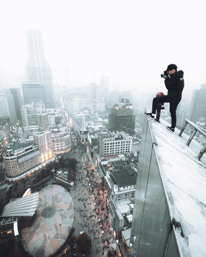 Breathtaking Rooftop Shots From Skyscrapers Of Shanghai by Anselm Wiethoff