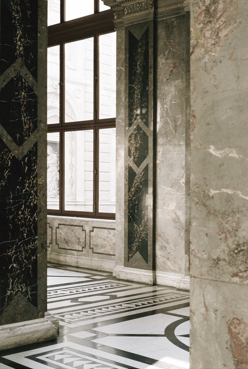 Número Tres - Vienna http://modus--vivendi.com/ #35mm #museum #corner #lifestyle #interiors #travel #vienna #floor #corridor #photography #architecture #marble #window #light