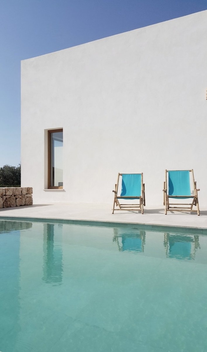 Mediterranean patio with pool. PI House by Munarq. Â© AdriÃ Goula. #swimmingpool #patio