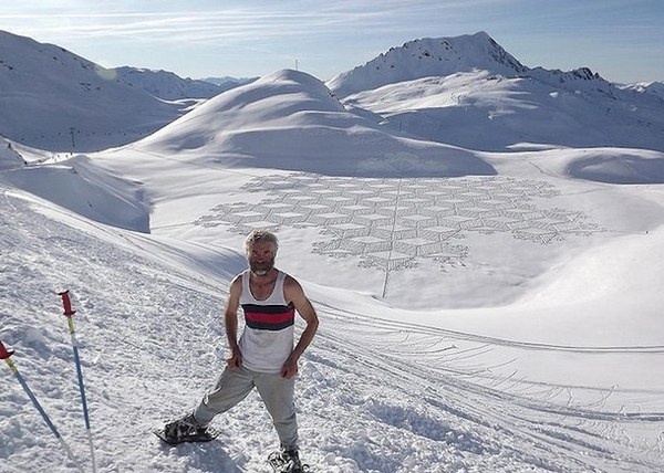 Simon Beck artist and his art #3d #his #france #each #pai #snow #is #there #the #it #creating #and #art #when #artis #winter