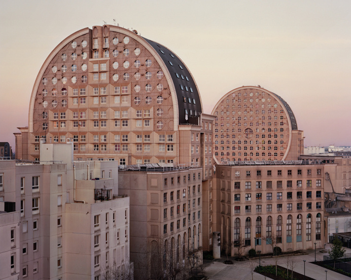 Alternative Post-War Universe in Paris Suburbs