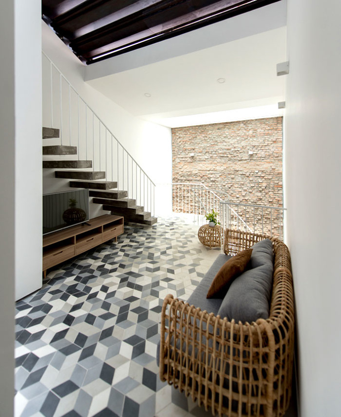 Backyard House by AD studio - InteriorZine