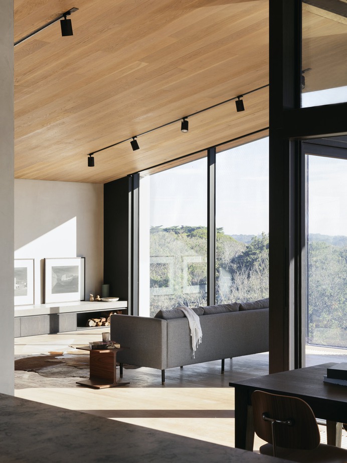 Barwon Heads House by Lovell Burton