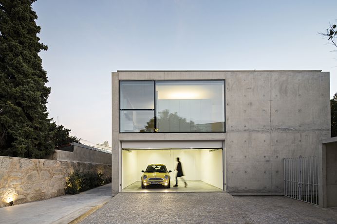 House in Porto by João Vieira de Campos