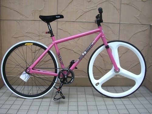 2775710829_ba6fbba4c2.jpg (JPEG Image, 500x375 pixels) #pink #bike #white #black