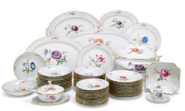 Dining service for 12 people #Sets #Teasets #Porcelainsets #Antiqueplates #Plates #Wallplates #Figures #Porcelainfigurines #porcelain