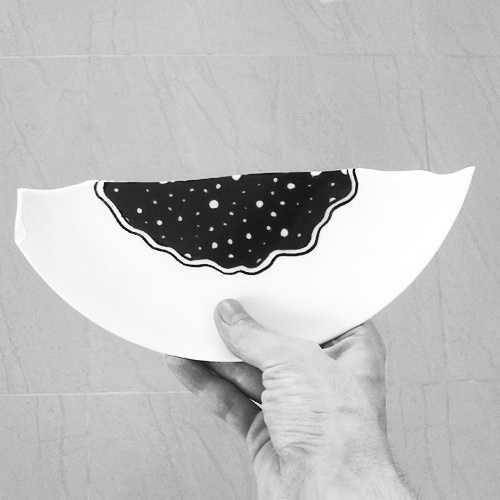 Independent i on the Behance Network #plate #bielovich #black #illustration #alexander #broken