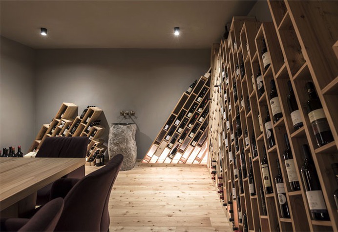 Cozy, Warm and Organic Experience for a High Mountain Refuge - InteriorZine