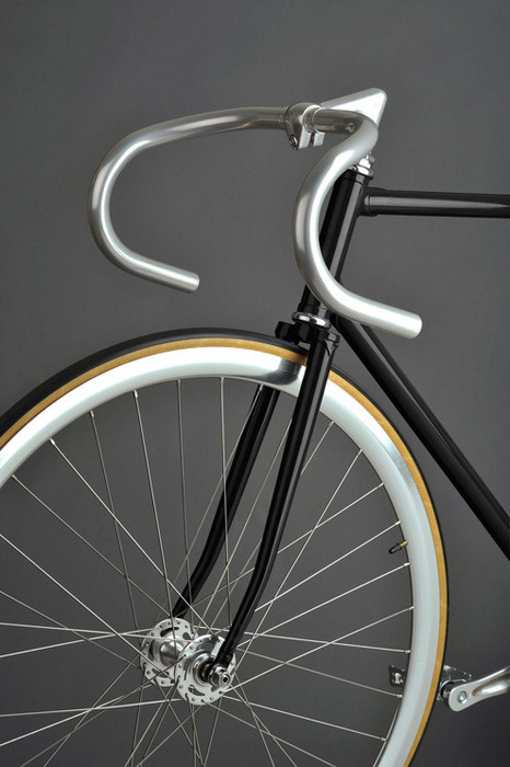 Clean. #bicycle #silver #handlebar #bike