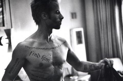 memento.jpg (imagen JPEG, 480 × 316 píxeles) #tattoo #memento #film