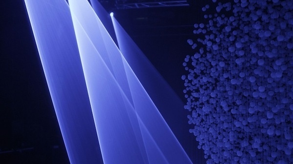 CJWHO ™ (Sculpture in Motion Made of 12,000 Translucent...) #sculpture #motion #design #interiors #art #blue