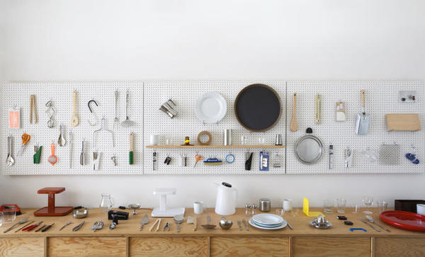 London_1380_jasper_morrison_4fa250c36a10746435000020_store_main_new #wood #pegboard #white #retail