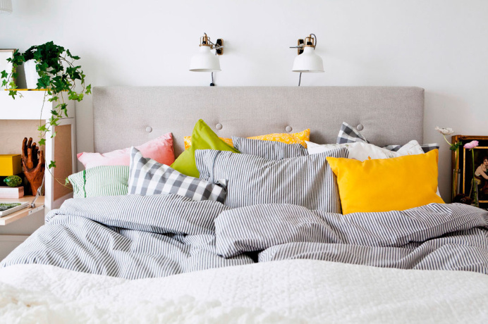 Cheerful hints in quiet bedroom