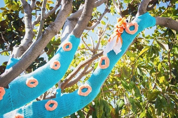 Yarn Bombed Tree Squid5 #squid #art #street