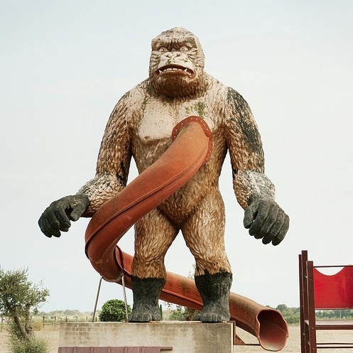f57cA7LtxCyG0q4d7Qk26tDV.png (497×497) #playground #photography #gorilla #vintage #slide