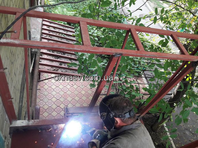 Expansion of the balcony. Removal of the balcony. Strengthening the balcony. Strengthening the balcony. The metal skeleton of the balcony. Krivoy Rog price.