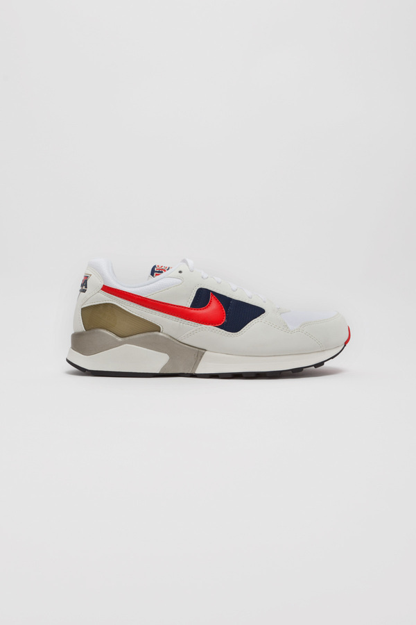 The Reluctant Fashionisto #red #shoe #nike #sneaker #navy #grey