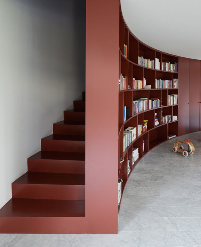 Curved L-Shape House