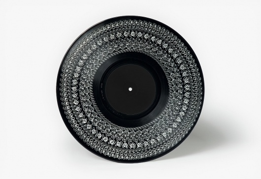 hd_93bd1233de66ac4094ef188b3e095927.jpg (1000×687) #vinyl #black #white #branding